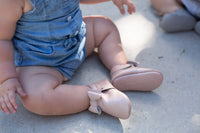 Load image into Gallery viewer, elsa blush baby moccasins
